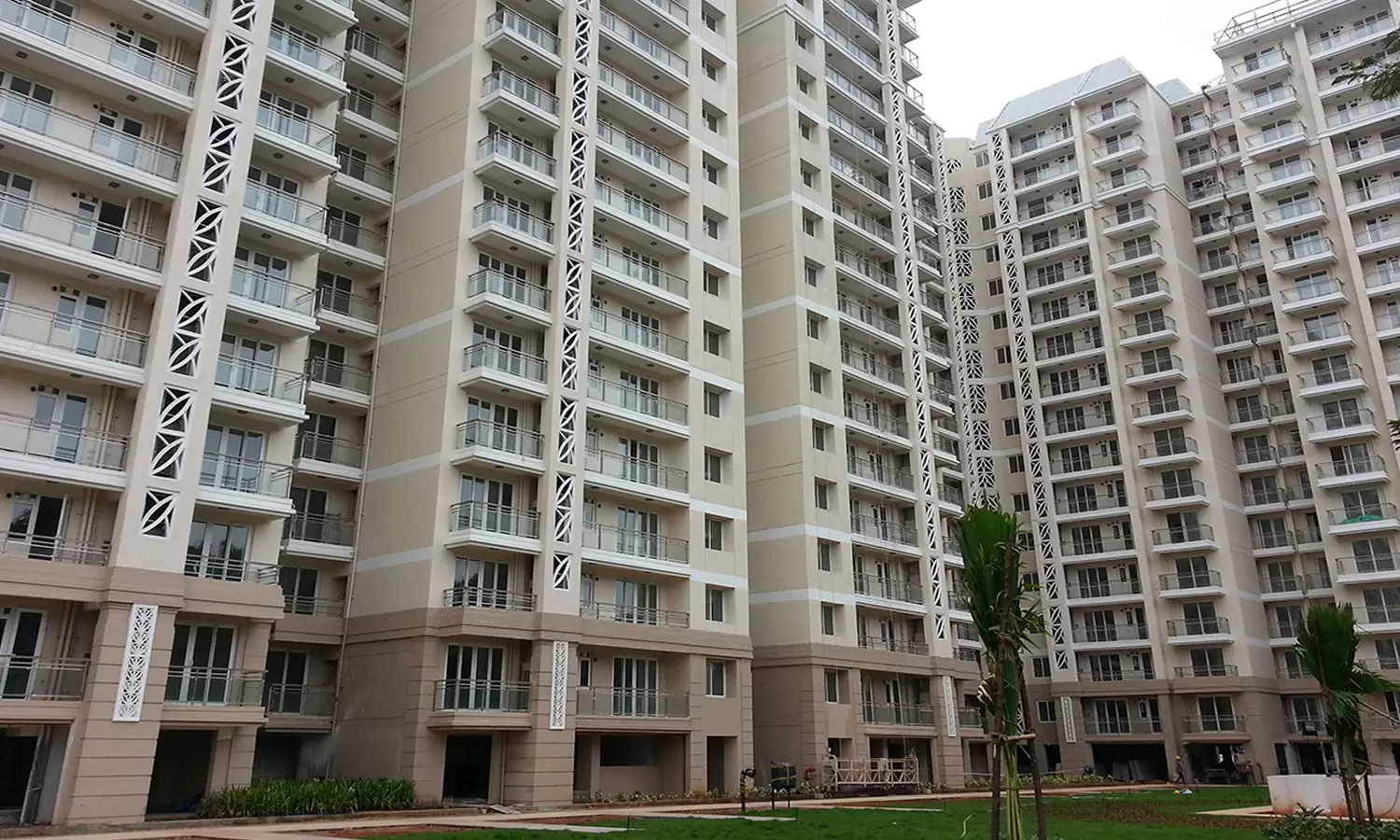 DLF Commanders Court DLF Commanders Court